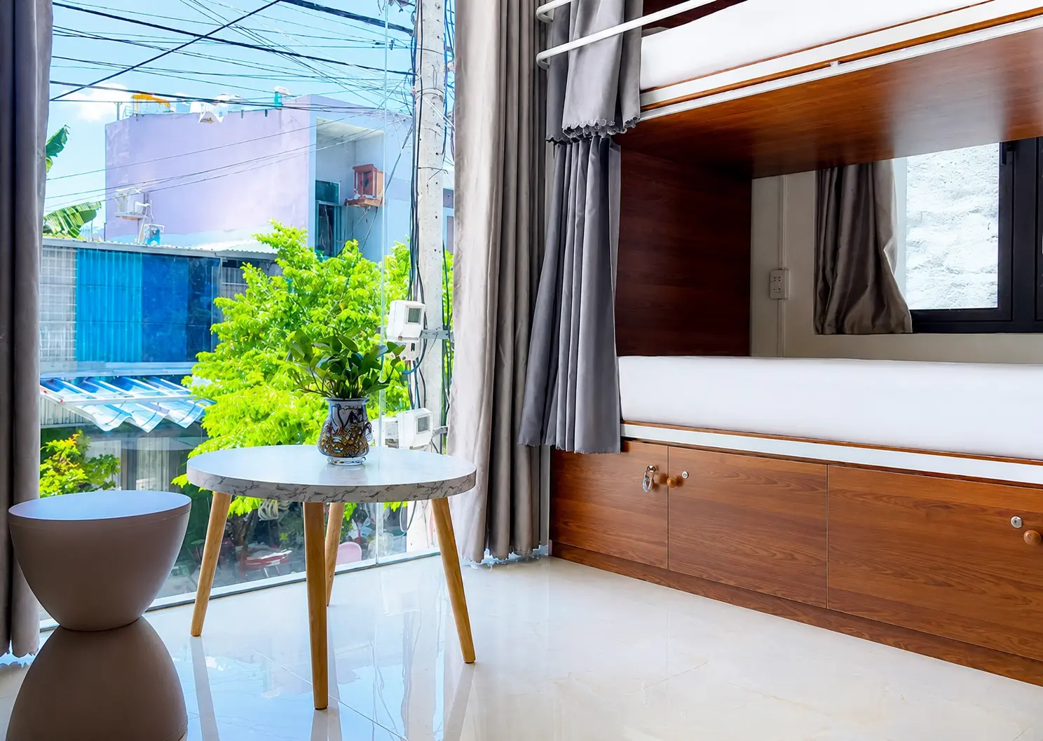 Modern capsule room